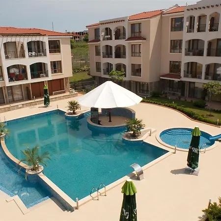 Paradise Bay Hotell 3*